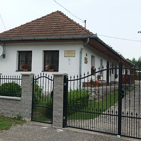 Kemences Vendeghaz Hotel Mikohaza Exterior photo