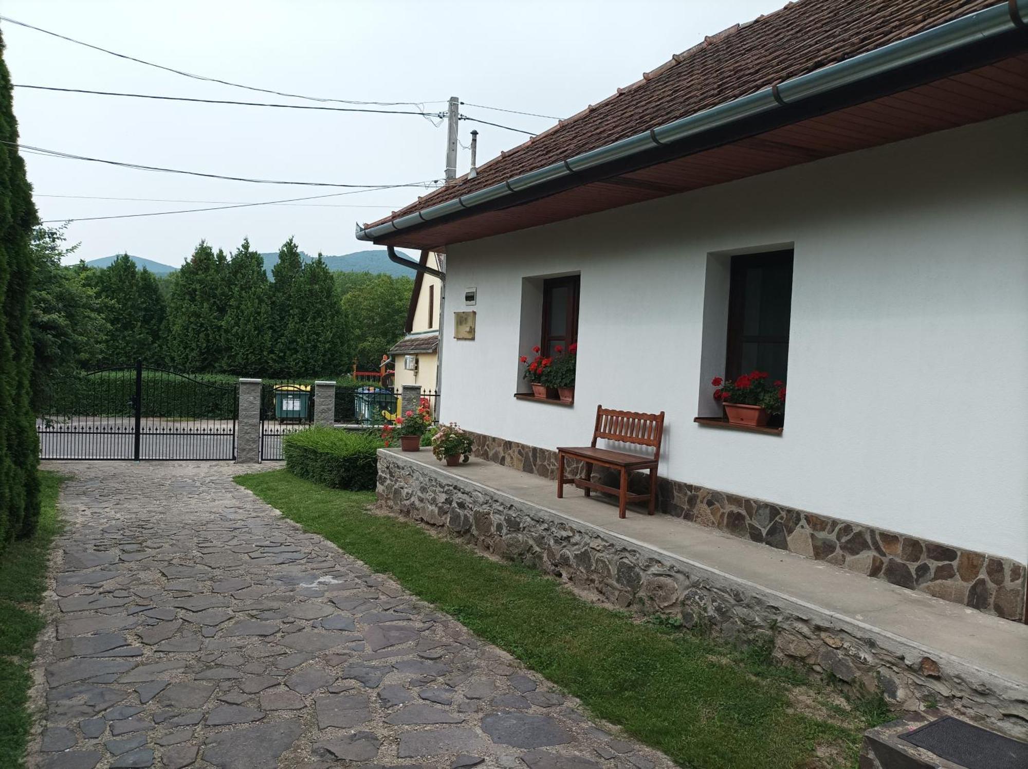 Kemences Vendeghaz Hotel Mikohaza Exterior photo